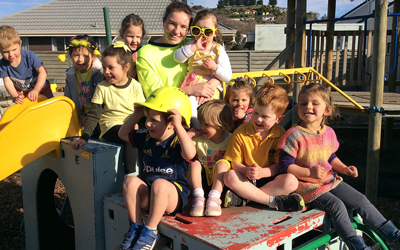 Children and teachers at Little Wonders Oamaru childcare supporting Daffodil Day